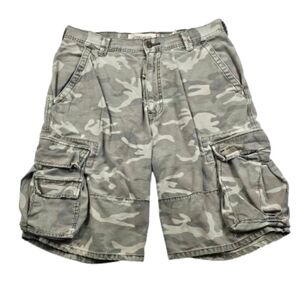 Vintage Levi's 2006 Workwear Men's Size 32 Camo Cargo Shorts Casual 10" Inseam